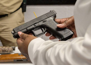 Avanza demanda de México contra vendedoras de armas en Tucson