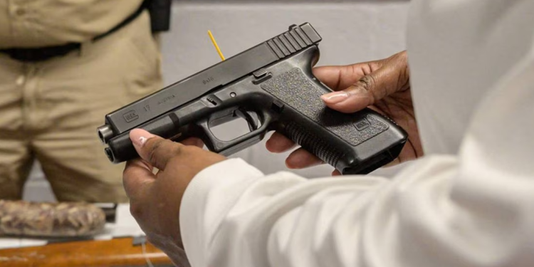 Avanza demanda de México contra vendedoras de armas en Tucson