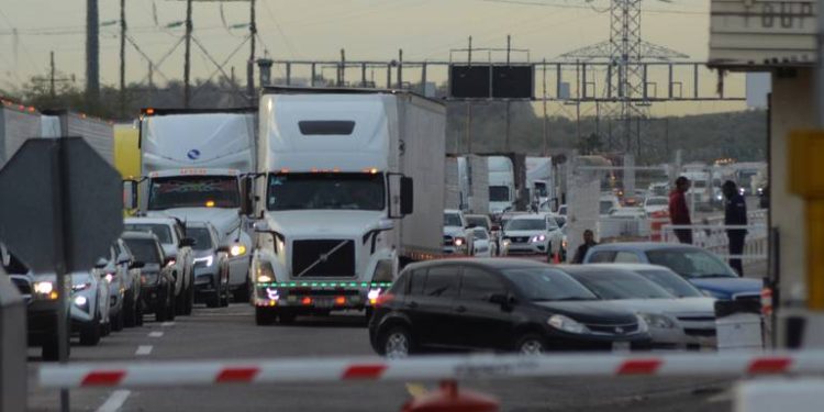 Aseguran en Sonora a familia que utilizaba a menores para transportar heroína