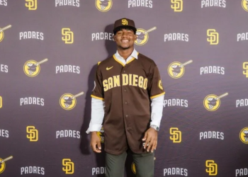Padres firman al mejor prospecto internacional