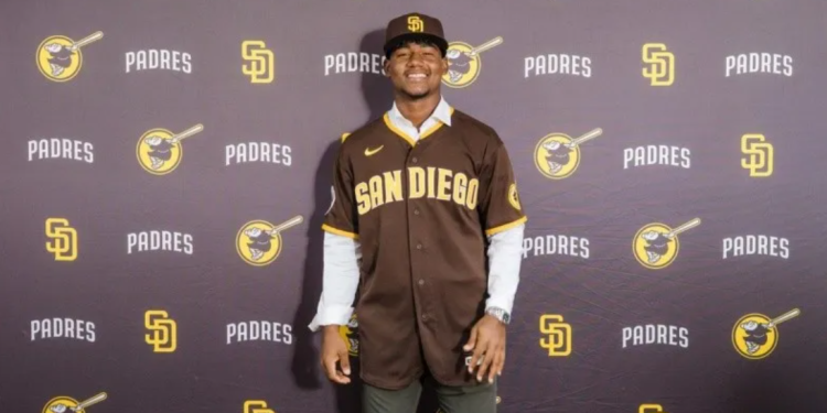 Padres firman al mejor prospecto internacional