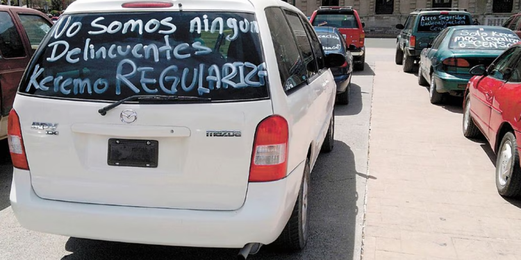 AMLO anuncia ampliación del programa de regularización de “autos chocolate”