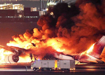 Colisión de dos aviones en Japón deja cinco muertos, anuncia ministro de Transportes