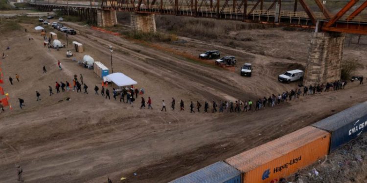 EU reabre dos cruces ferroviarios entre Texas y México