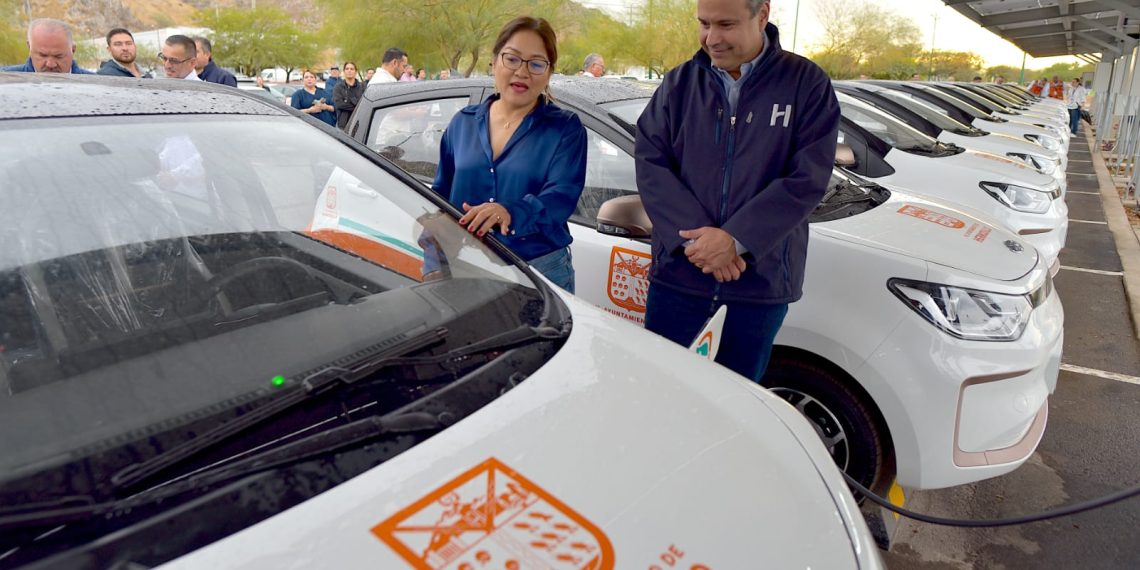 Avanza Toño Astiazarán con vehículos eléctricos para equipar áreas de atención a hermosillenses