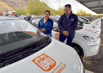 Avanza Toño Astiazarán con vehículos eléctricos para equipar áreas de atención a hermosillenses