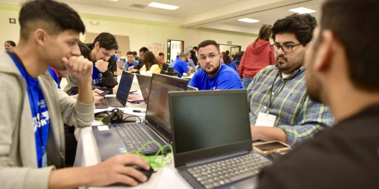 Participan 188 jóvenes en Hackathon 2024