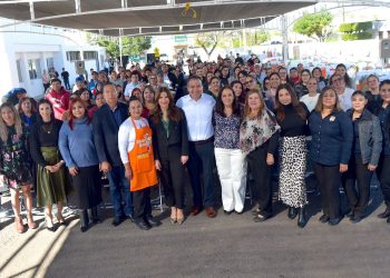 Entrega Toño Astiazarán equipamiento para el programa Desayunos Escolares