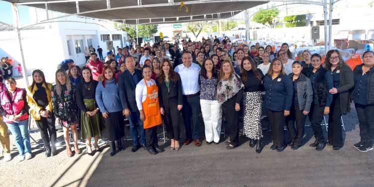 Entrega Toño Astiazarán equipamiento para el programa Desayunos Escolares