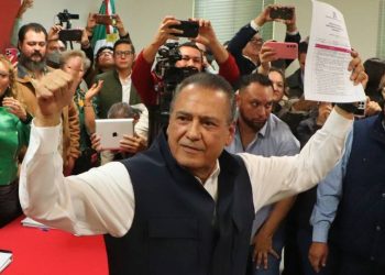 Manlio Fabio Beltrones se registra como precandidato al Senado por el PRI en Sonora