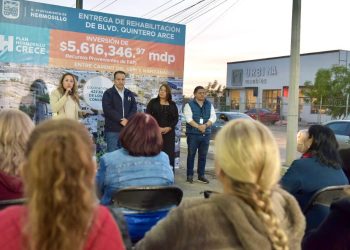 Entrega Toño Astiazarán rehabilitación a calle Carlos Quintero Arce