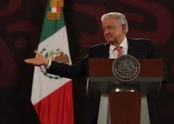 AMLO pide investigar contrato de Sedena con empresa señalada de facturera para trazo de tren de Nogales.