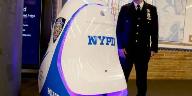 Retiran al robot K-5 que patrullaba metro de Nueva York; no podía subir escaleras
