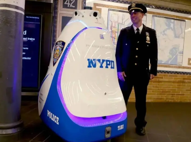 Retiran al robot K-5 que patrullaba metro de Nueva York; no podía subir escaleras