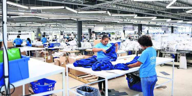 Avala Senado “Ley Silla”, que protege a los trabajadores que laboran de pie