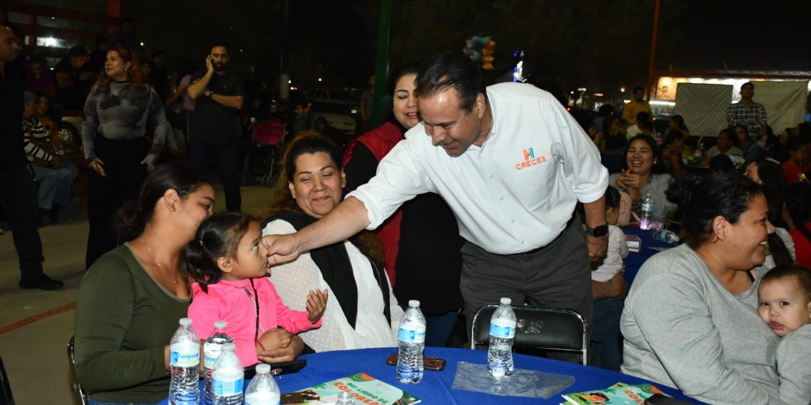 Convive Toño Astiazarán con familias de Pueblitos en posada Creces