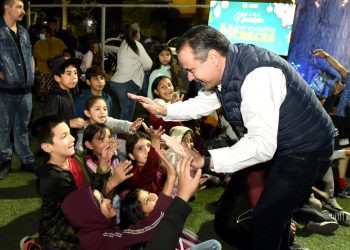 Con asistencia de Toño Astiazarán festejan familias de colonia Dunas posada Creces