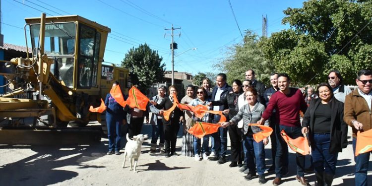 Inicia Toño Astiazarán rehabilitación de pavimento en las colonias Benito Juárez y Mártires de Cananea