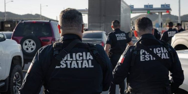 Seis abatidos y 2 policías heridos deja enfrentamiento en carretera Hermosillo-Kino