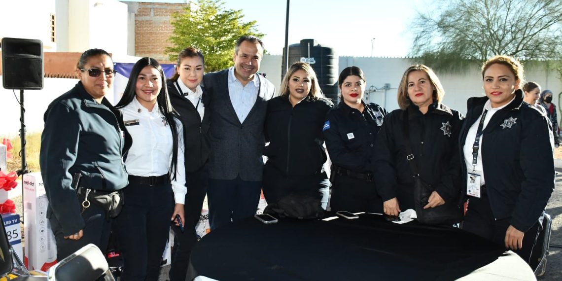 Acompaña Toño Astiazarán a agentes municipales en celebración del Día del Policía