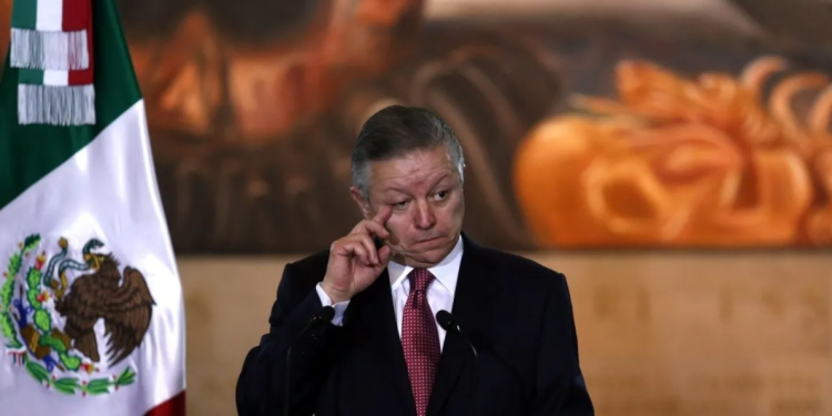 Zaldívar respalda reforma para elegir a ministros de la SCJN por votación popular