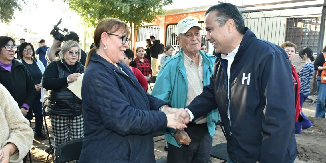 Inicia Toño Astiazarán pavimentación de la calle Bacanora en colonia Insurgentes