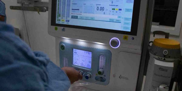 Empresa sin experiencia médica deja sin anestesia al IMSS y pacientes se despiertan en cirugías