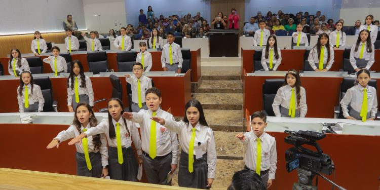 Solicitan programas de desarrollo integral para niñas y niños en Congreso Infantil