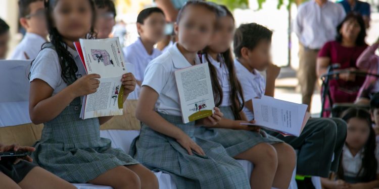 Presenta SEC Sonora el libro “El porqué de todas las cosas. Cada niña y niño tiene una historia que contar”