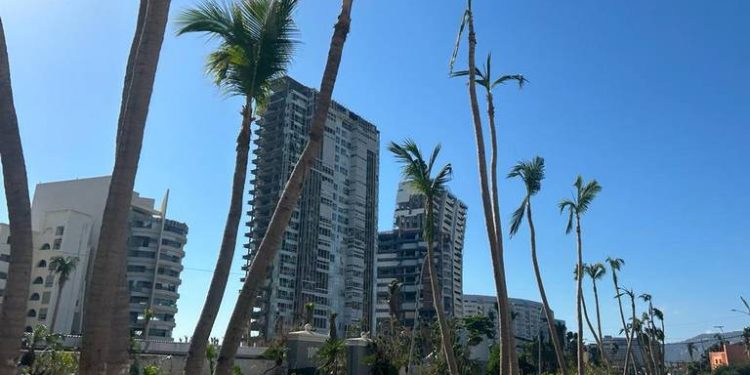 Huracán Otis costó casi mil 500 mdp a Walmart