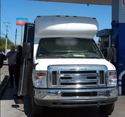 Integra FGR investigación contra dos personas por transporte de 49 migrantes