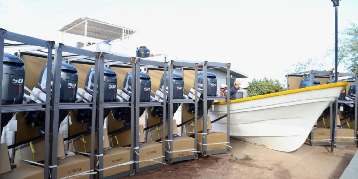 Entrega gobernador Durazo equipo pesquero en beneficio de 600 familias de Bahía de Lobos