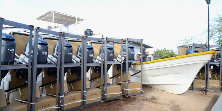 Entrega gobernador Durazo equipo pesquero en beneficio de 600 familias de Bahía de Lobos