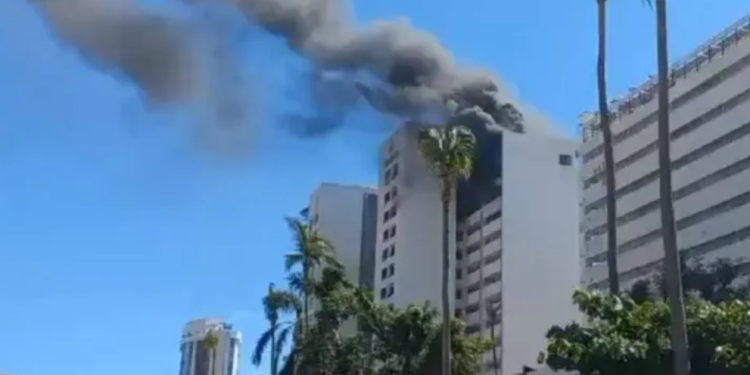 Se registra incendio en hotel Emporio de Acapulco