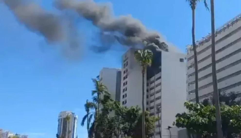 Se registra incendio en hotel Emporio de Acapulco