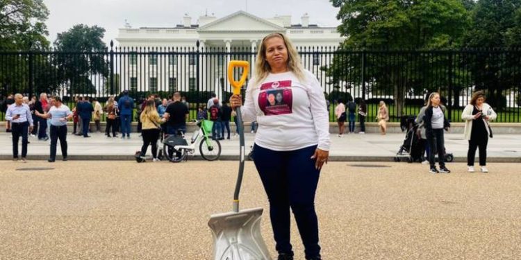 Ceci Flores denuncia ataques y señalamientos en sus redes sociales