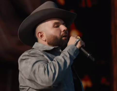 Carin León enloquece al público en el Festival Coachella