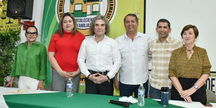 Proyecta Ayuntamiento nombrar Francisco Navarro Bracamontes al Club Oasis 