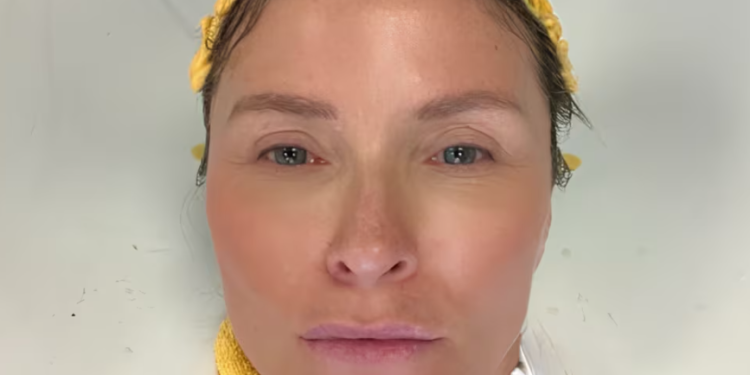 Issabela Camil desata elogios al posar sin maquillaje