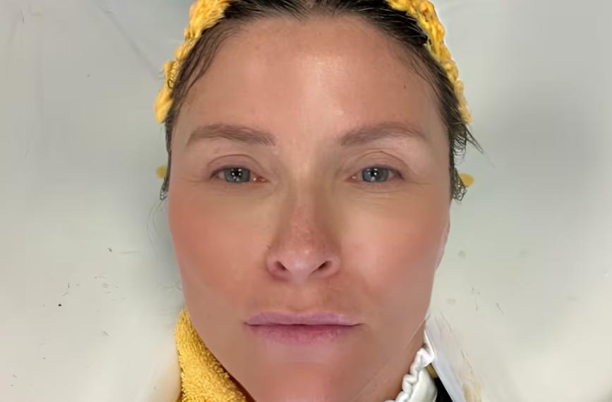 Issabela Camil desata elogios al posar sin maquillaje