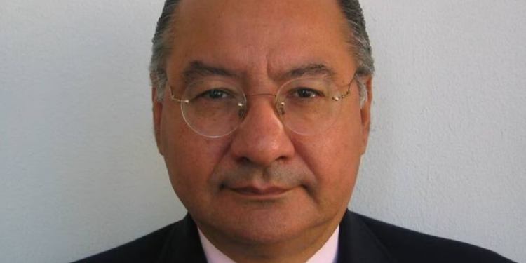 Condenan en EU a exembajador Víctor Manuel Rocha a 15 años de prisión por espiar para Cuba