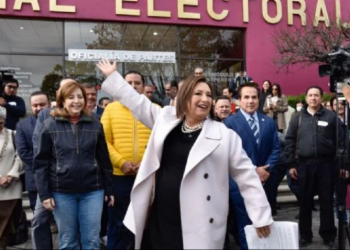 Xóchitl Gálvez denuncia ante el INE a Claudia Sheinbaum por presunto desvío de recursos públicos