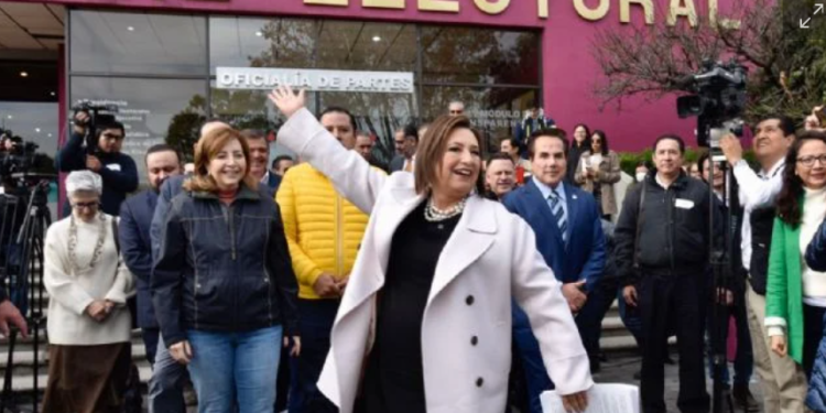 Xóchitl Gálvez denuncia ante el INE a Claudia Sheinbaum por presunto desvío de recursos públicos