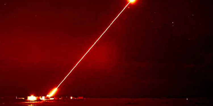 Reino Unido prueba el “Dragon Fire”, su arma láser de alta potencia, contra objetivos aéreos