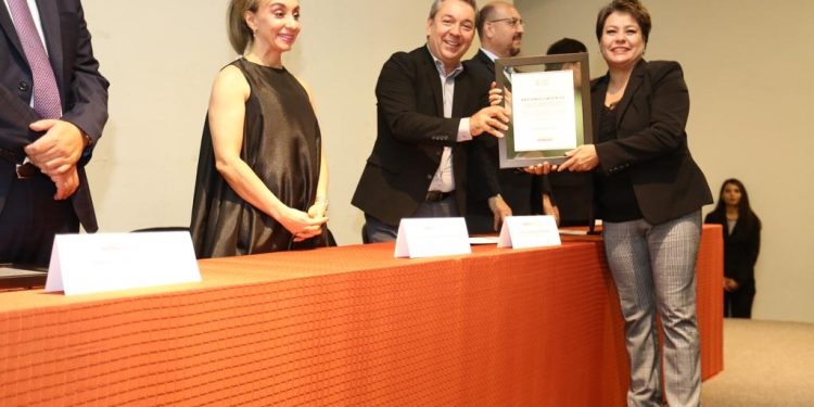 Entrega SEC Sonora reconocimientos a ganadores de la convocatoria Profesionista del Año 2023