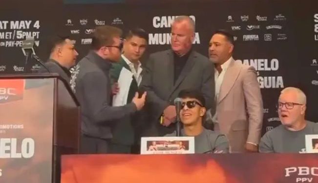 ¡Se calentaron los ánimos! 'Canelo' Álvarez y Oscar de la Hoya casi llegan a los golpes