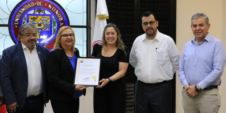 Reconoce Colegio Mexicano de Profesionales en Gestión de Riesgo a rectora de Unison