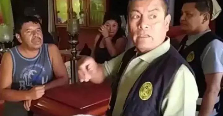 Policía peruana interrumpe velorio y decomisa ataúd con todo y cadáver