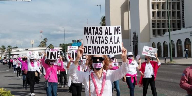 Organismos de la sociedad civil convocan a “marcha por nuestra democracia”