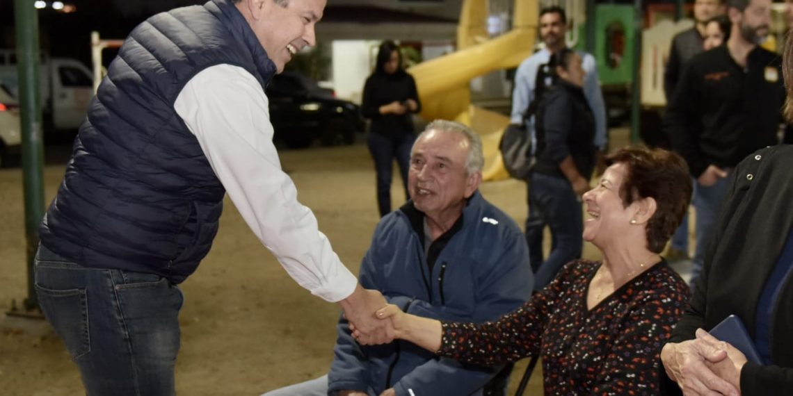 Entrega Toño Astiazarán rehabilitación a parque de la colonia Santa Fe